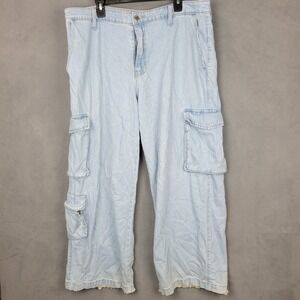 Universal Thread Jeans Womens‎ 17R Blue Denim Light Wash Cargo Pockets Wide Leg